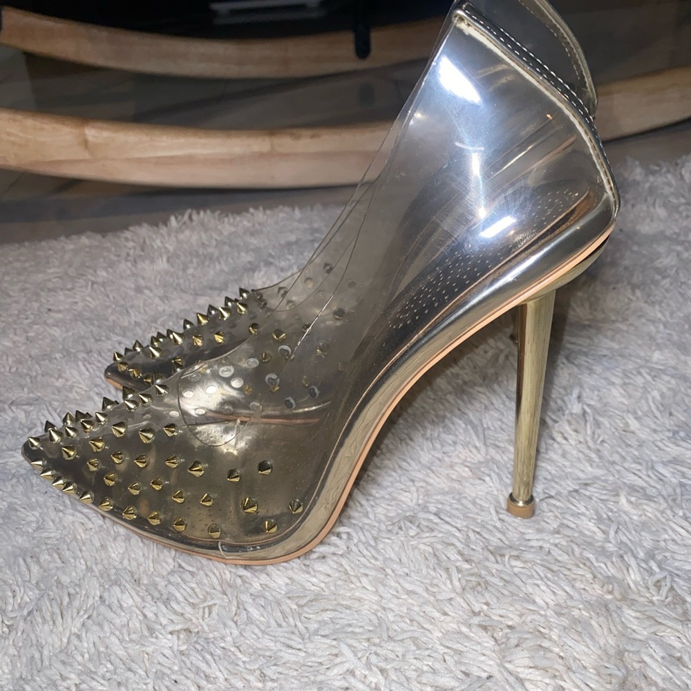 High heels beautiful gold shoes just once used size 9 no box like new